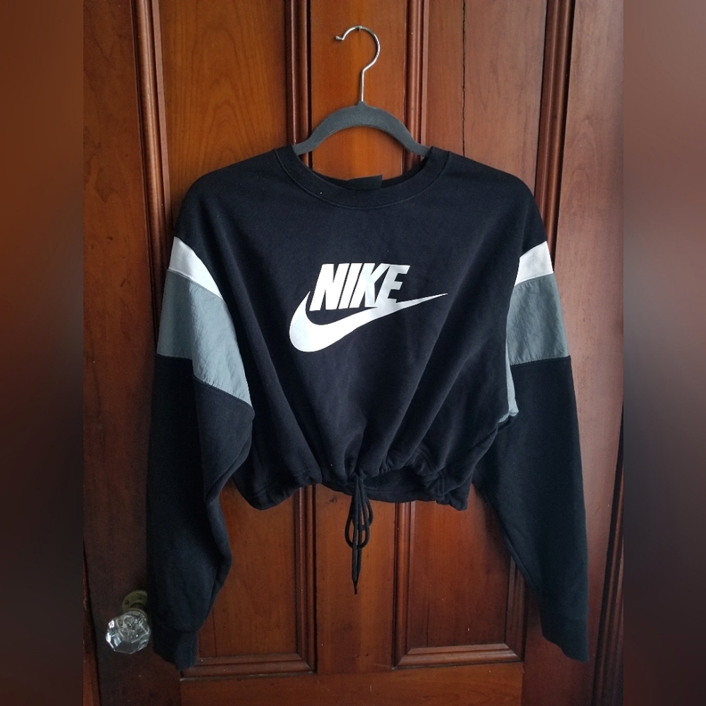 Cropped Nike Sweatshirt